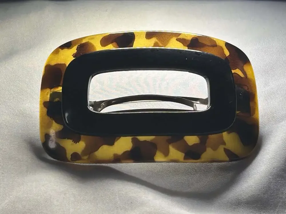 VTG rectangle tortoise shell color and black barrette clip 3”x 2”
